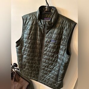 Patagonia Nano Puff Insulated Vest - Men's size large. Basin green. NEVER WORN